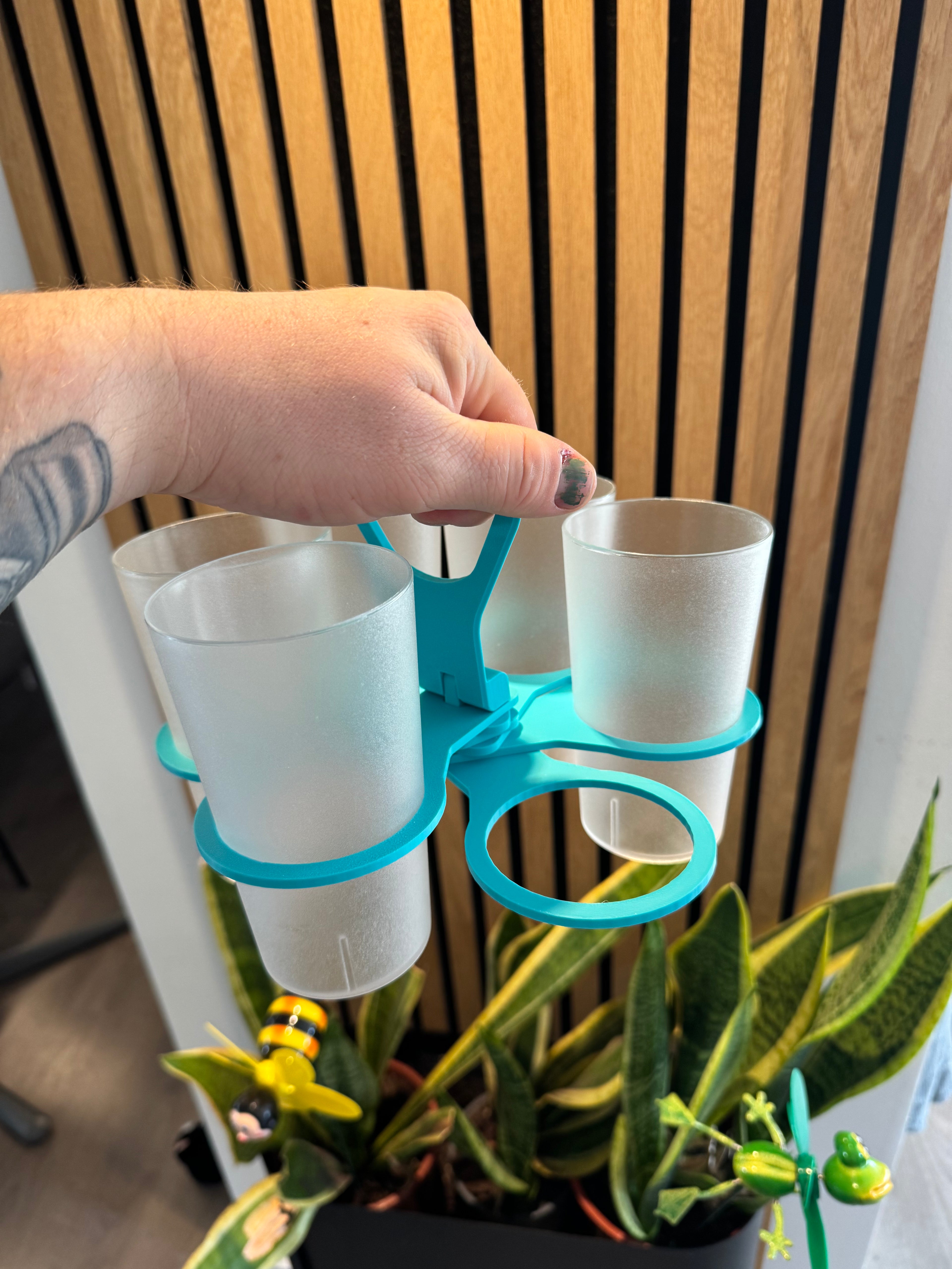 ￼ Bæreholder til 6 glas