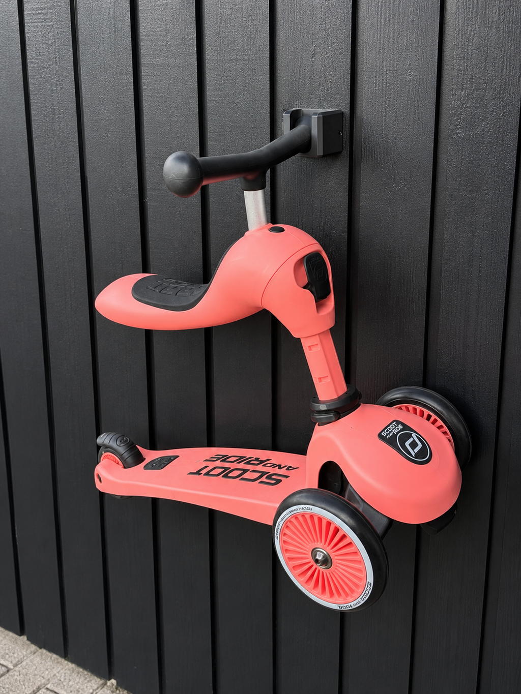 Væg ophæng til scoot and ride